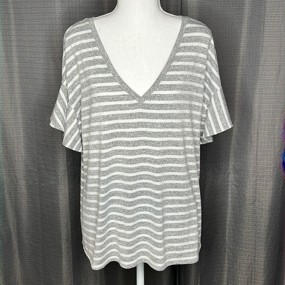 A New Day Gray White Striped Flowy V Neck Tee